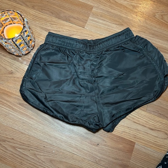 Fear of God Essentials Running Short “Iron” - Picture 5 of 11